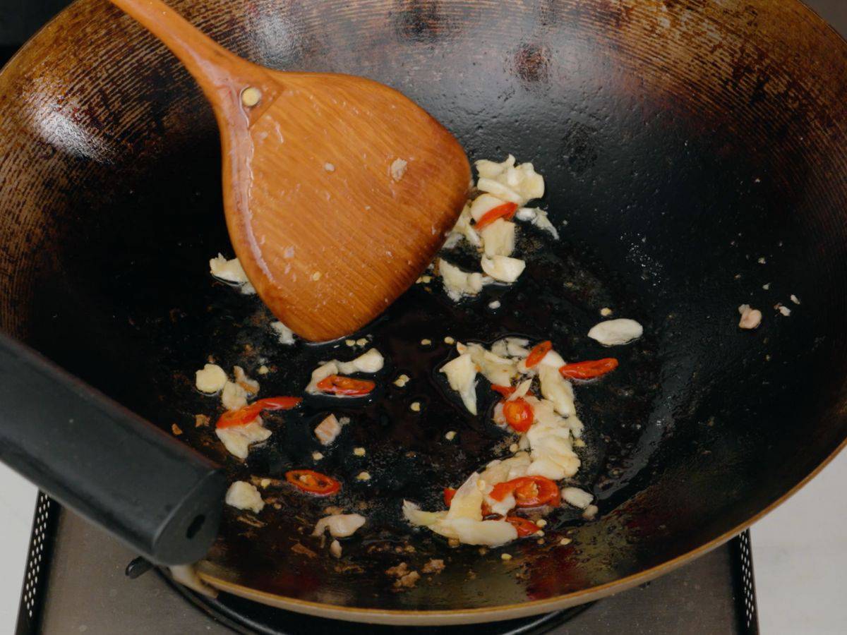 garlic and chilies in a wok