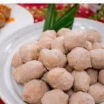 Homemade Asian style meatballs that you find in noodle soups are super easy to make at home, and this recipe is just perfect! #thaifood #meatballs #thairecipe