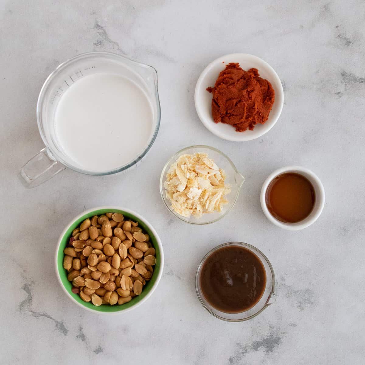 Ingredients for Thai peanut sauce
