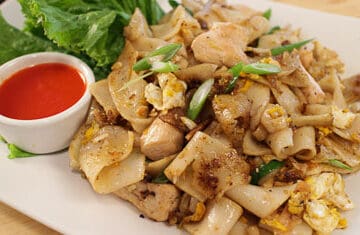 Guay Tiew Kua Gai ก๋วยเตี๋ยวคั่วไก่
