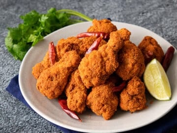 a plate of wingz zabb with a lime wedge